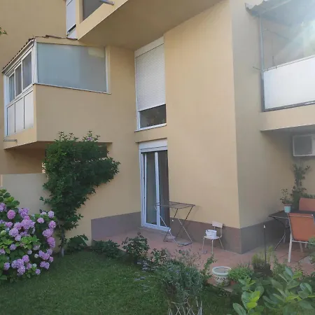 Spacious With Big Garden Near Apartment *