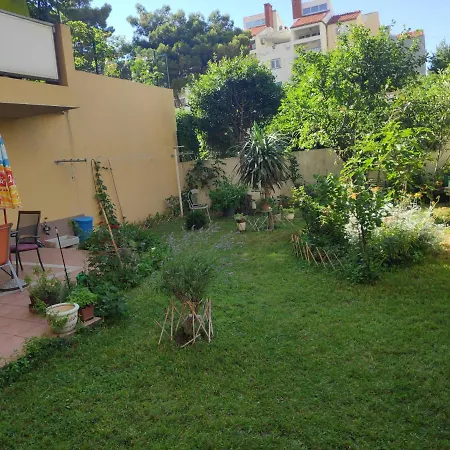 Spacious With Big Garden Near *