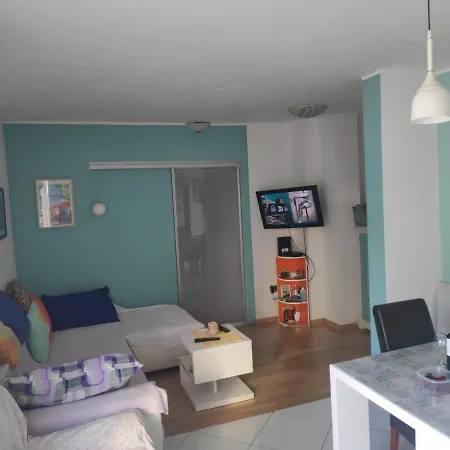 Spacious With Big Garden Near Apartment Split