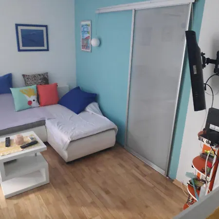 Spacious With Big Garden Near Apartment *