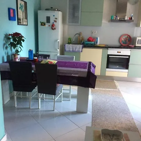 Daire Spacious With Big Garden Near *