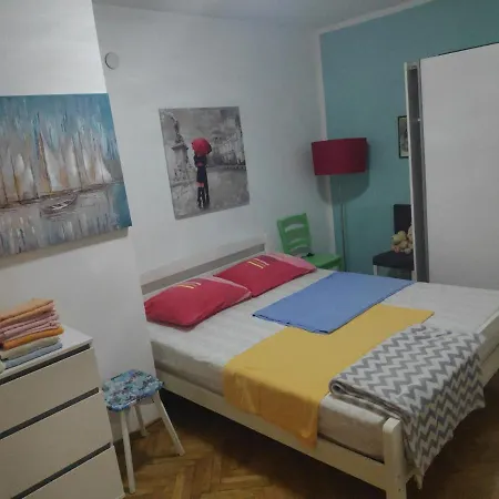 Spacious With Big Garden Near Apartment Split