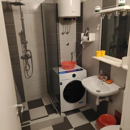 Spacious With Big Garden Near Apartment Split